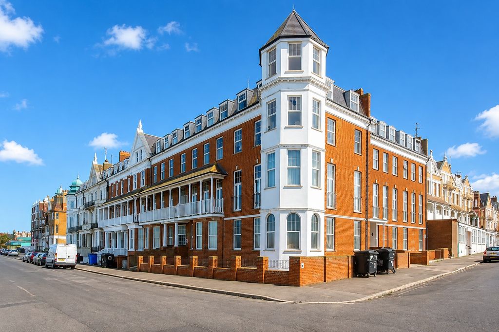 2 bed flat for saleFirst Avenue, Cliftonville, Margate, Kent CT9