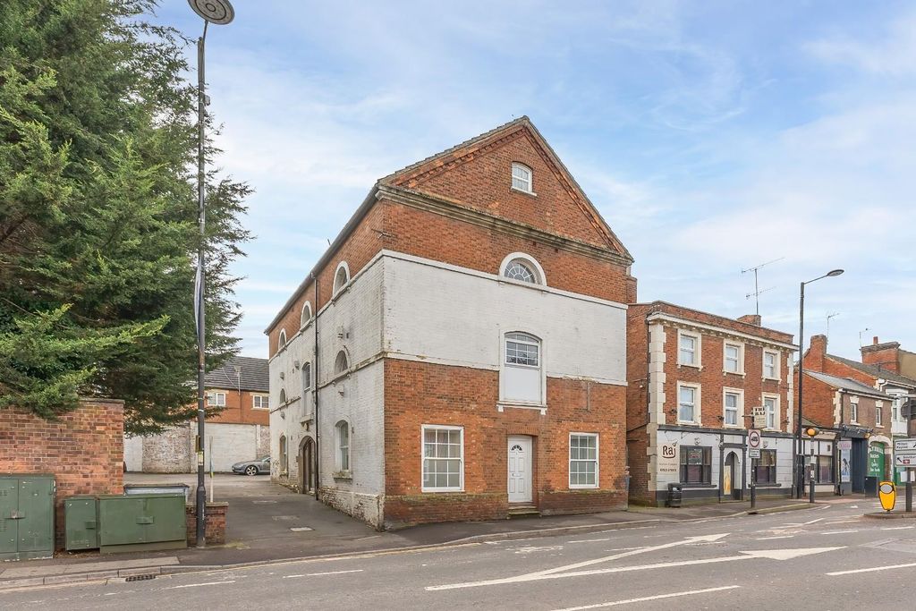 2 bed flat for saleOld Road, Leighton Buzzard LU7