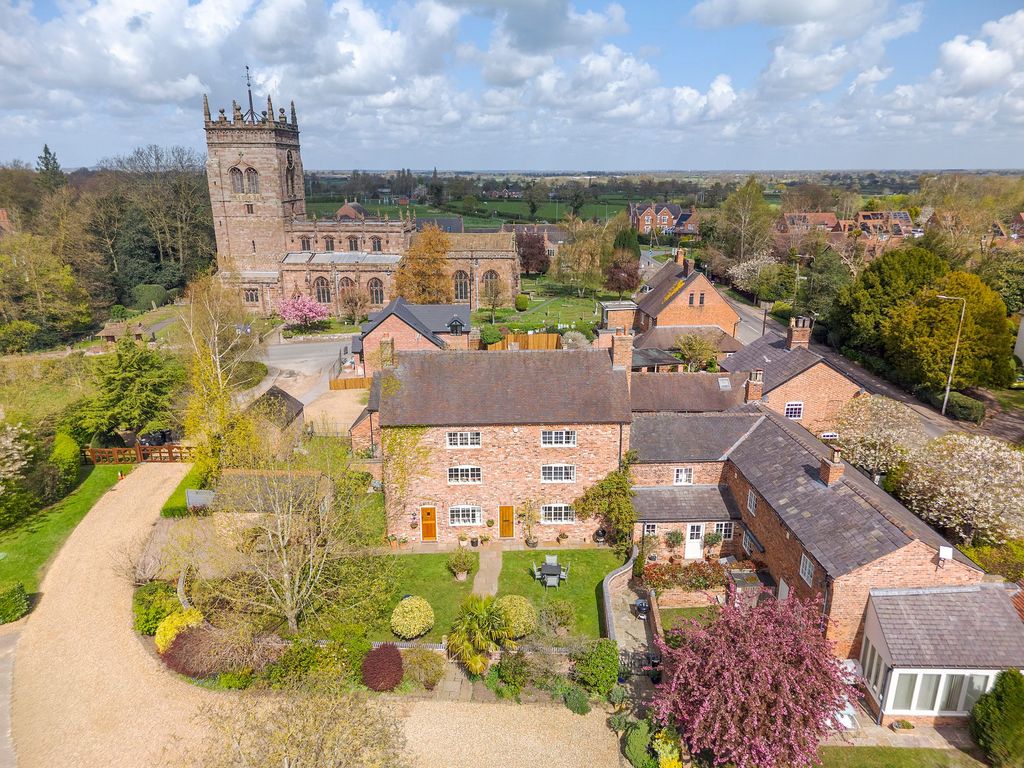 4 bed link detached house for saleThe Old Farm House, Smithy Bank, Acton CW5