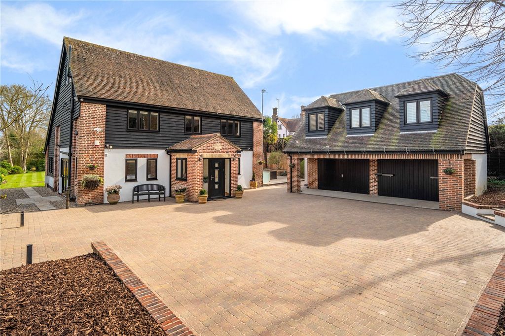 5 bed detached house for saleHigh Road, Loughton, Essex IG10