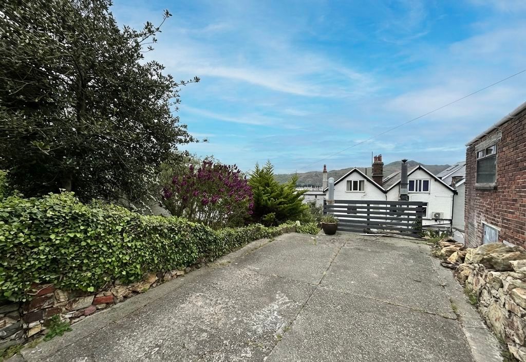 2 bed flat for saleStation Road, Deganwy LL31 photo 3