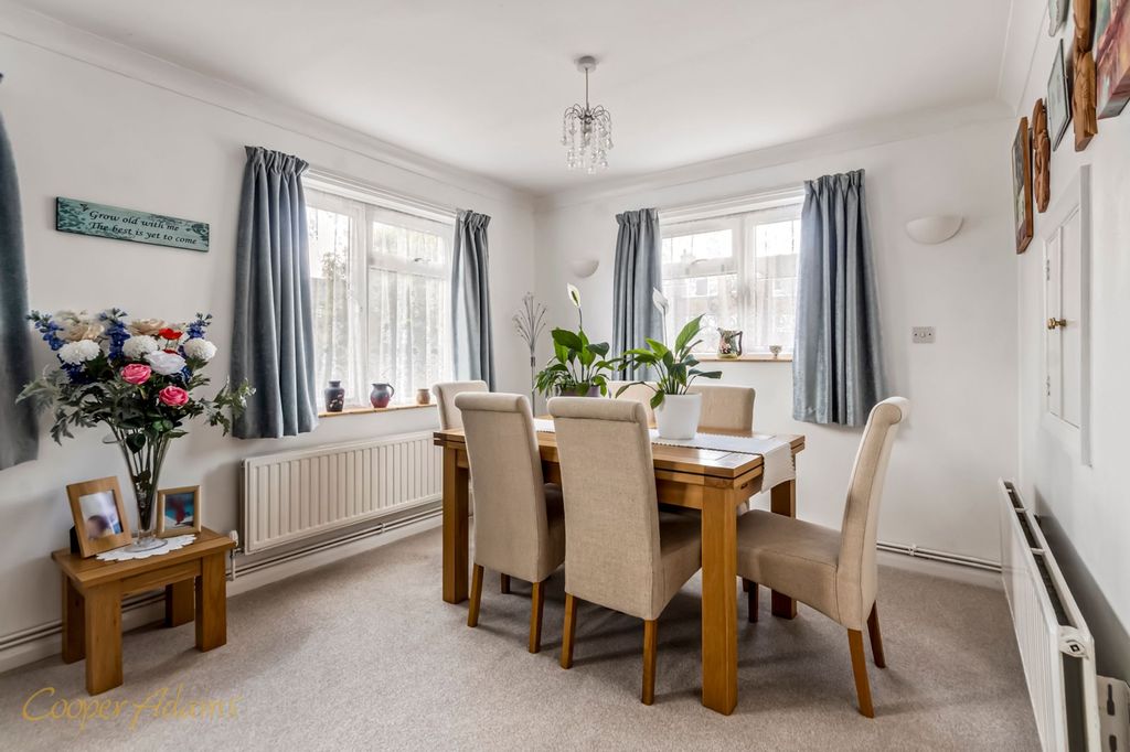 2 bed flat for saleSt. Marys Close, Littlehampton BN17 photo 4