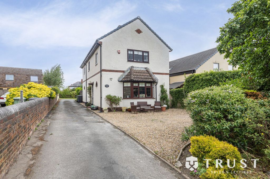 3 bed detached house for saleHalifax Road, Liversedge WF15