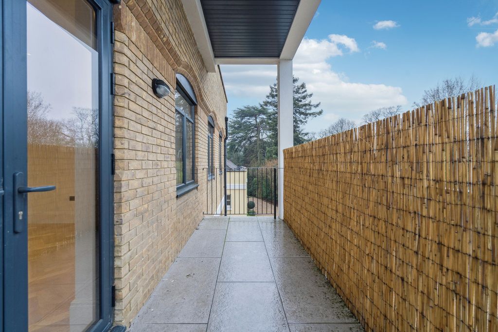 Additional image 3 of 2 bed flat for saleWesthorpe Park, Marlow SL7