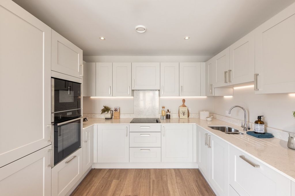 Additional image 5 of 2 bed flat for saleLymington Gate, Stanford Hill, Lymington SO41