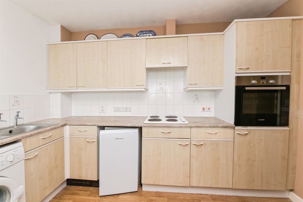 Additional image 7 of 2 bed flat for saleAnning Road, Lyme Regis DT7