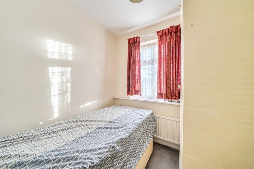 Additional image 11 of 4 bed semi-detached house for saleKingshill Avenue, Northolt UB5