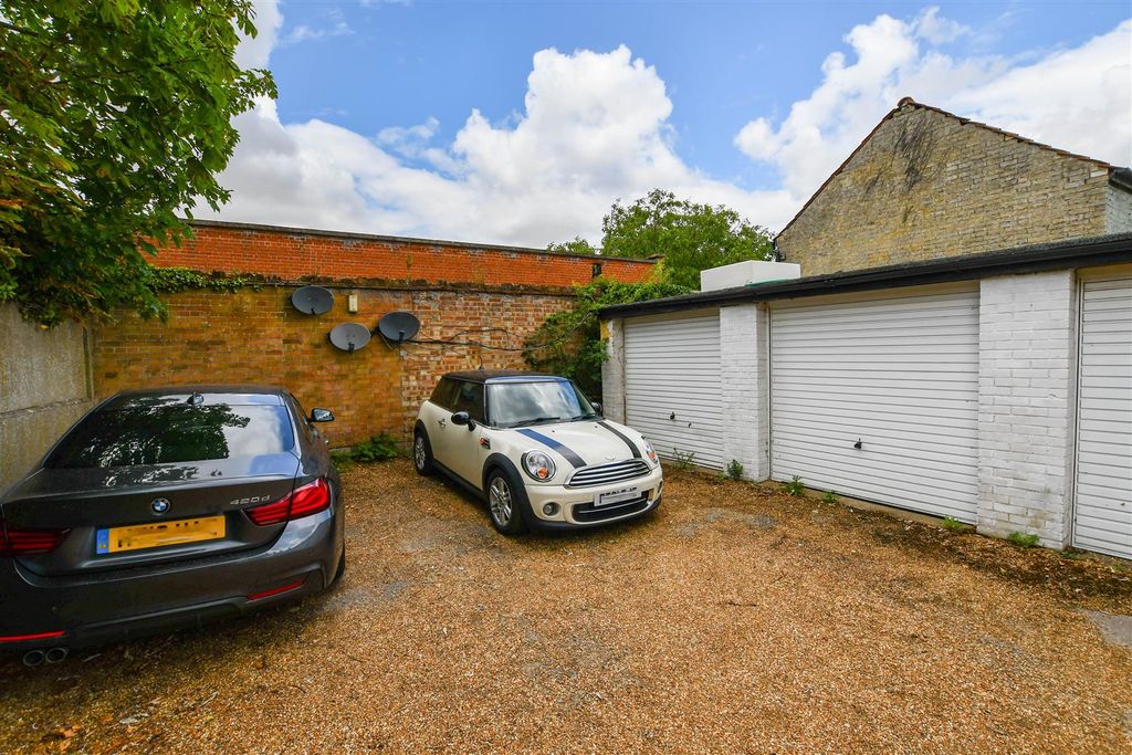 Additional image 11 of 2 bed flat for saleHigh Street, Newmarket CB8