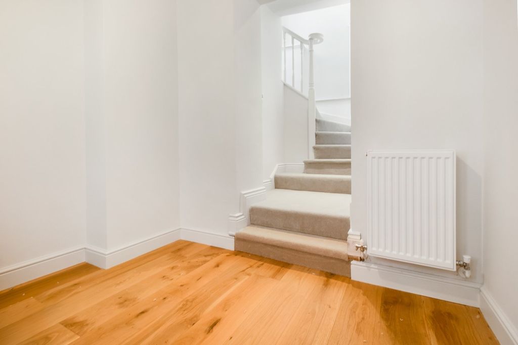 Additional image 6 of 2 bed terraced house for saleHigh Street, Lechlade, Gloucestershire GL7