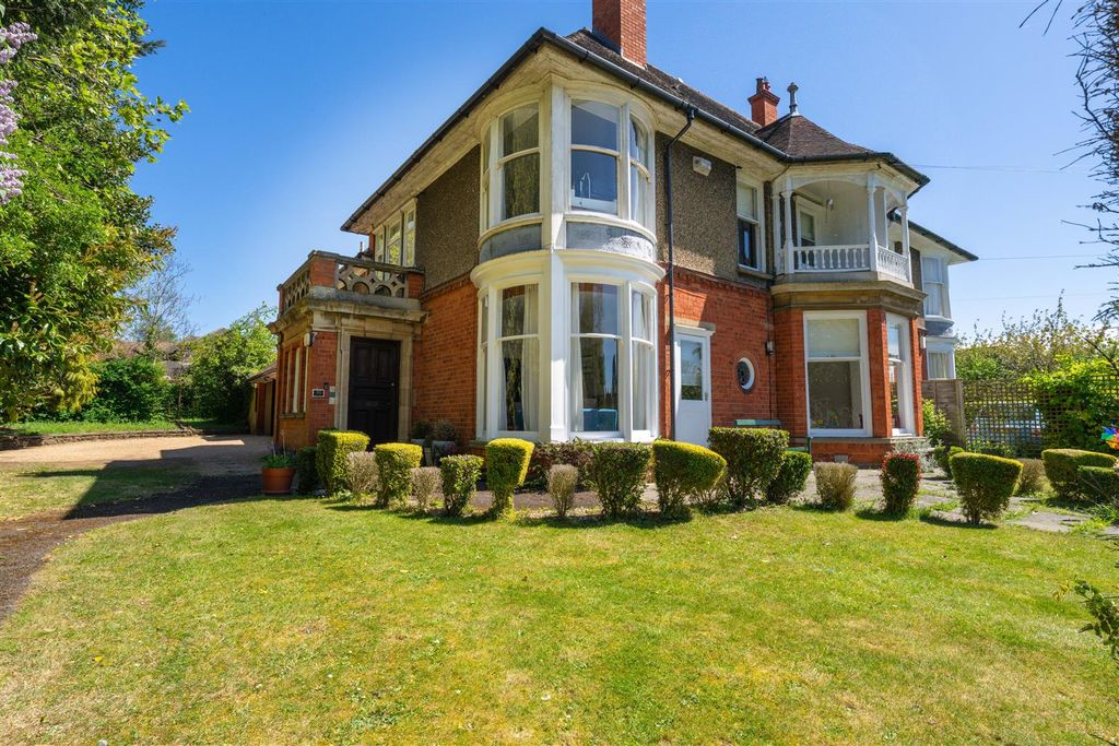 Additional image 34 of 7 bed semi-detached house for saleAbington Park Crescent, Northampton NN3