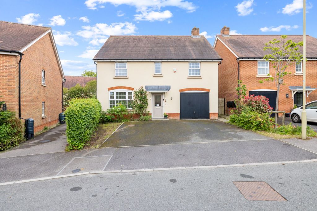 4 bed detached house for saleLeachman Way, Petersfield GU31
