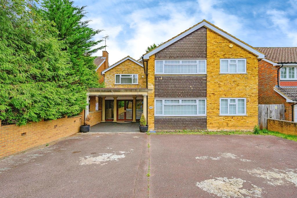 6 bed detached house for saleRingwood Road, Luton LU2