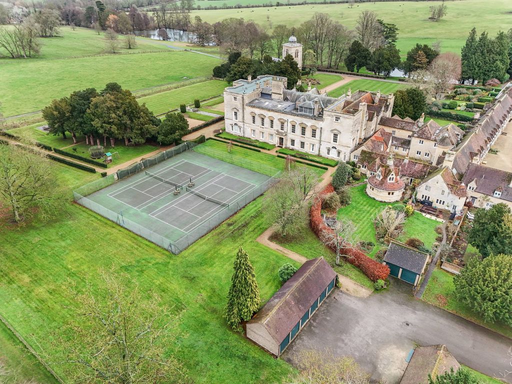 3 bed flat for saleGayhurst Court, Gayhurst MK16
