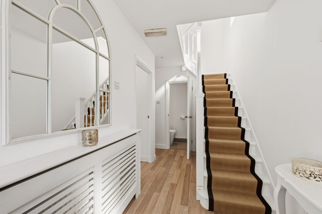 Additional image 23 of 4 bed semi-detached house for saleMonkleigh Road, Morden SM4