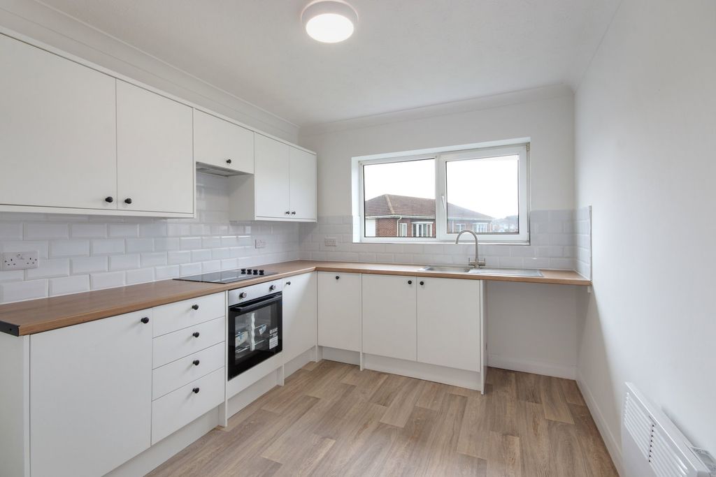 2 bed flat for saleCavendish Square, Longfield DA3 photo 2