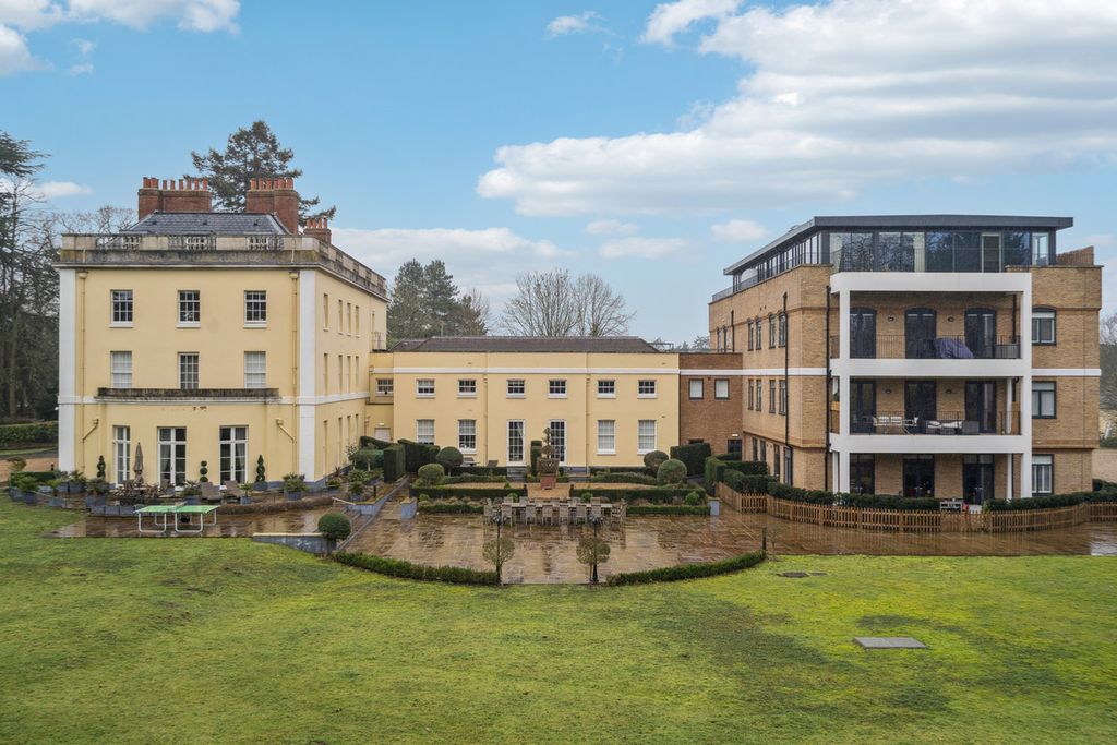2 bed flat for saleWesthorpe Park, Marlow SL7