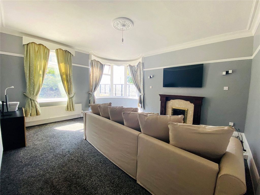 2 bed flat for saleBroadway, Morecambe LA4 photo 3