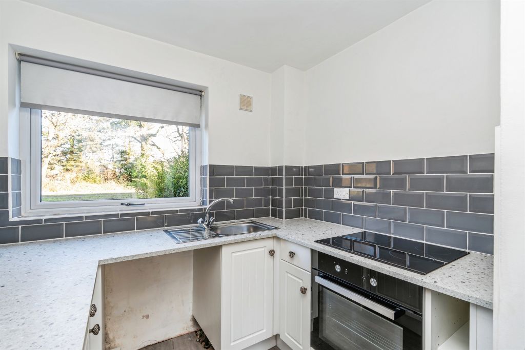 2 bed maisonette for saleArchers Close, Calmore, Southampton SO40 photo 4
