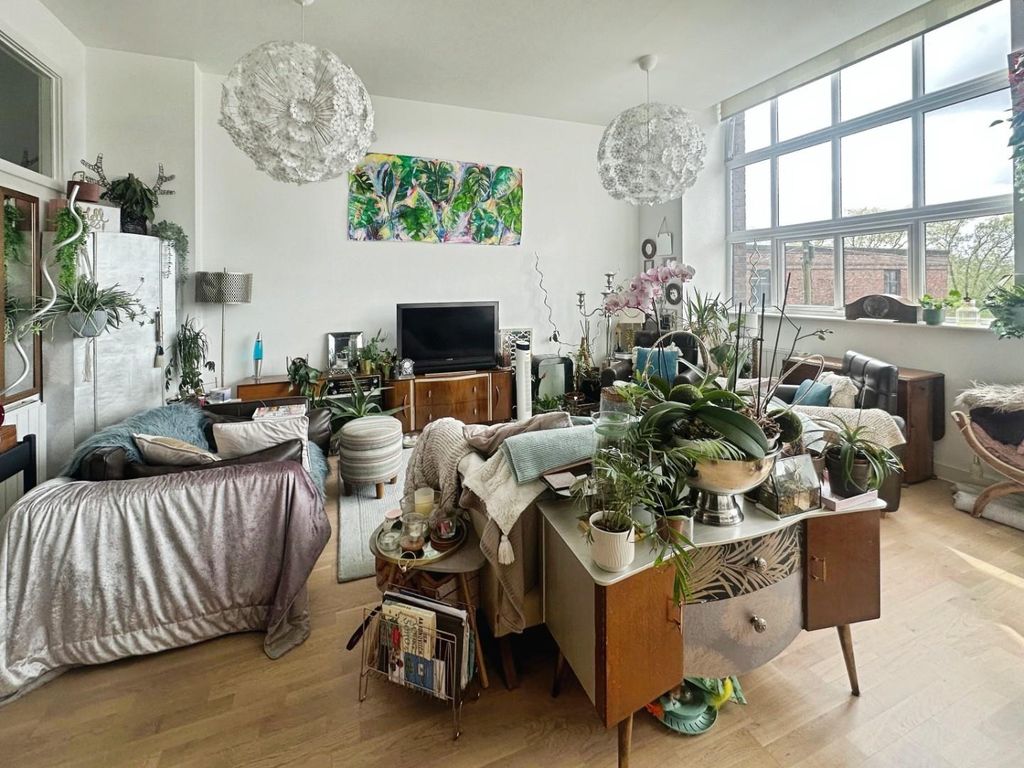 2 bed flat for saleMather Lane, Leigh WN7 photo 3