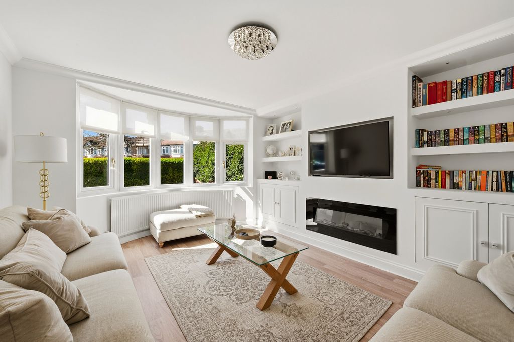 Additional image 5 of 4 bed semi-detached house for saleMonkleigh Road, Morden SM4