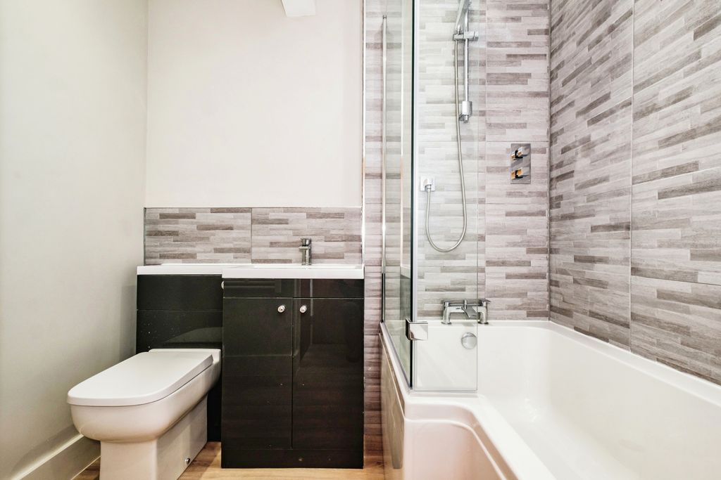 Additional image 7 of 2 bed flat for saleLondon Road, Watersfield, West Sussex RH20
