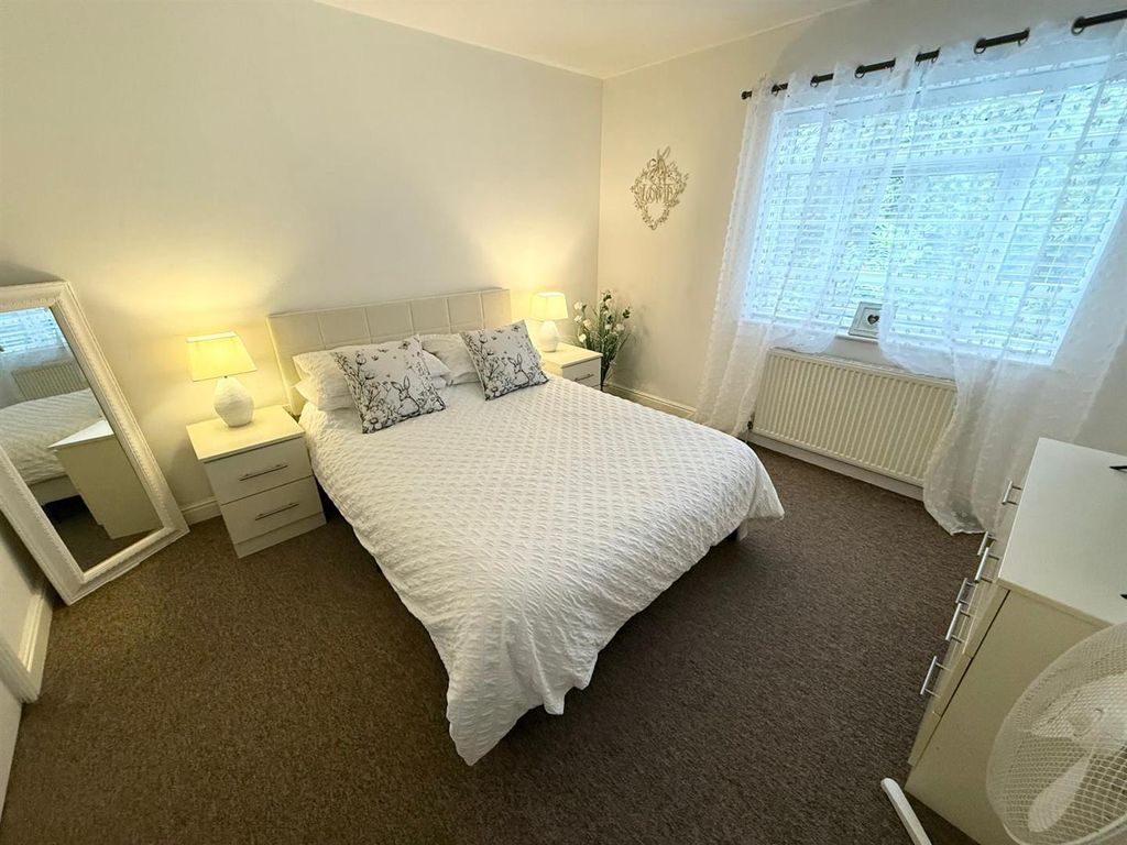Additional image 5 of 2 bed flat for saleElizabeth Street, Macclesfield SK11