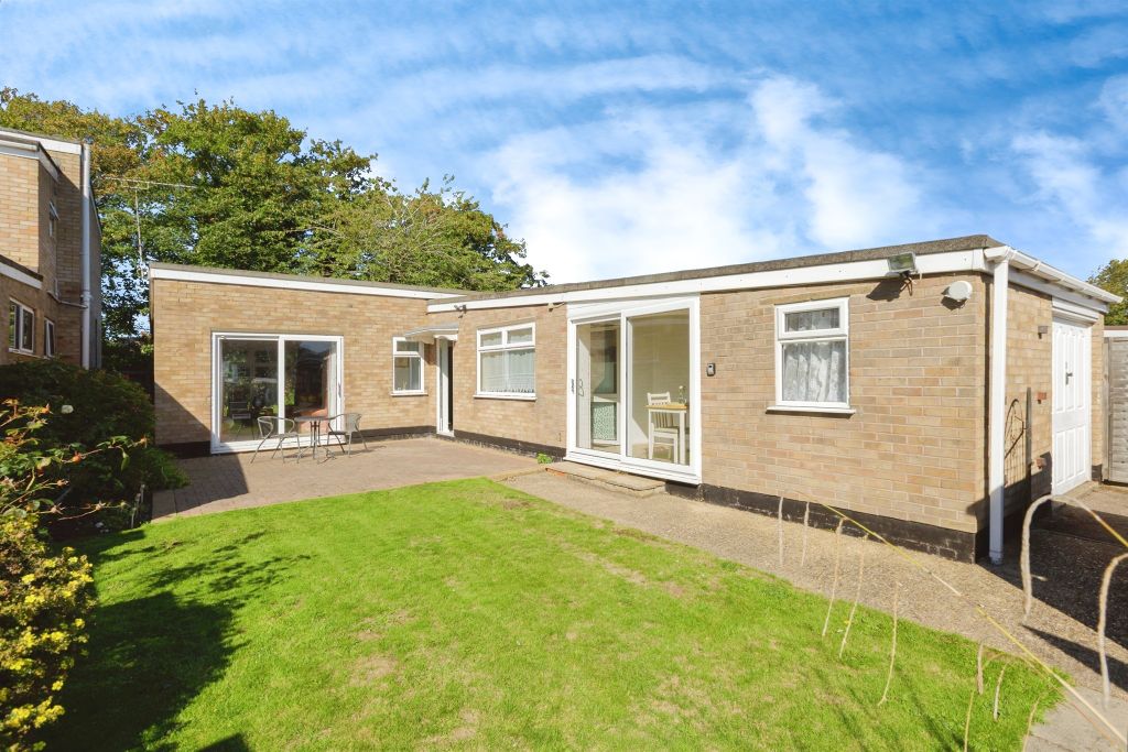 2 bed detached bungalow for saleCarlson Gardens, Lutterworth LE17