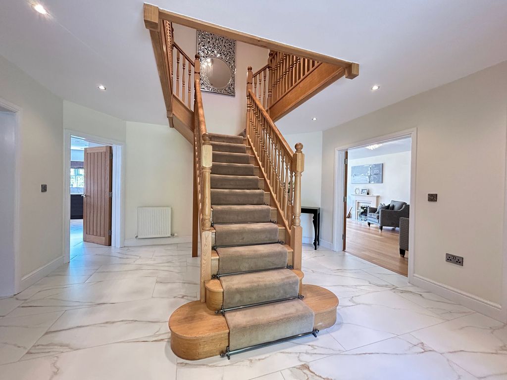 6 bed detached house for saleParklands, Middlewich CW10 photo 5
