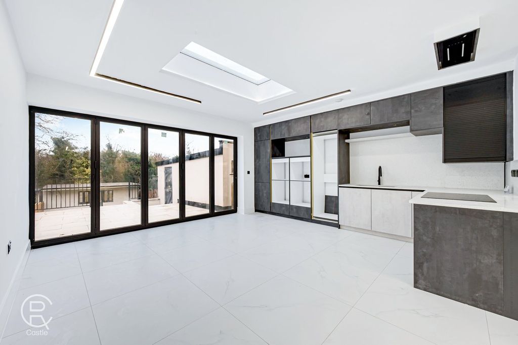 Additional image 6 of 5 bed semi-detached house for saleThe Heights, Northolt UB5