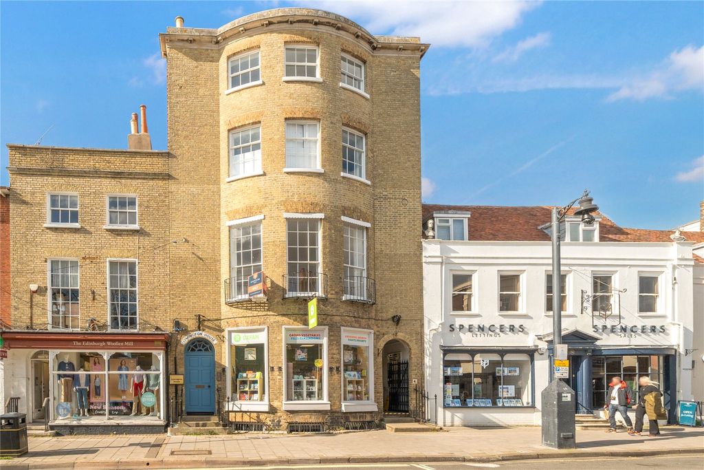 1 bed flat for saleHigh Street, Lymington, Hampshire SO41