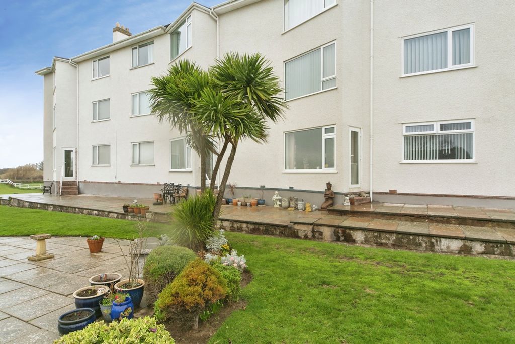 1 bed flat for saleRiverside Court, Deganwy, Conwy LL31
