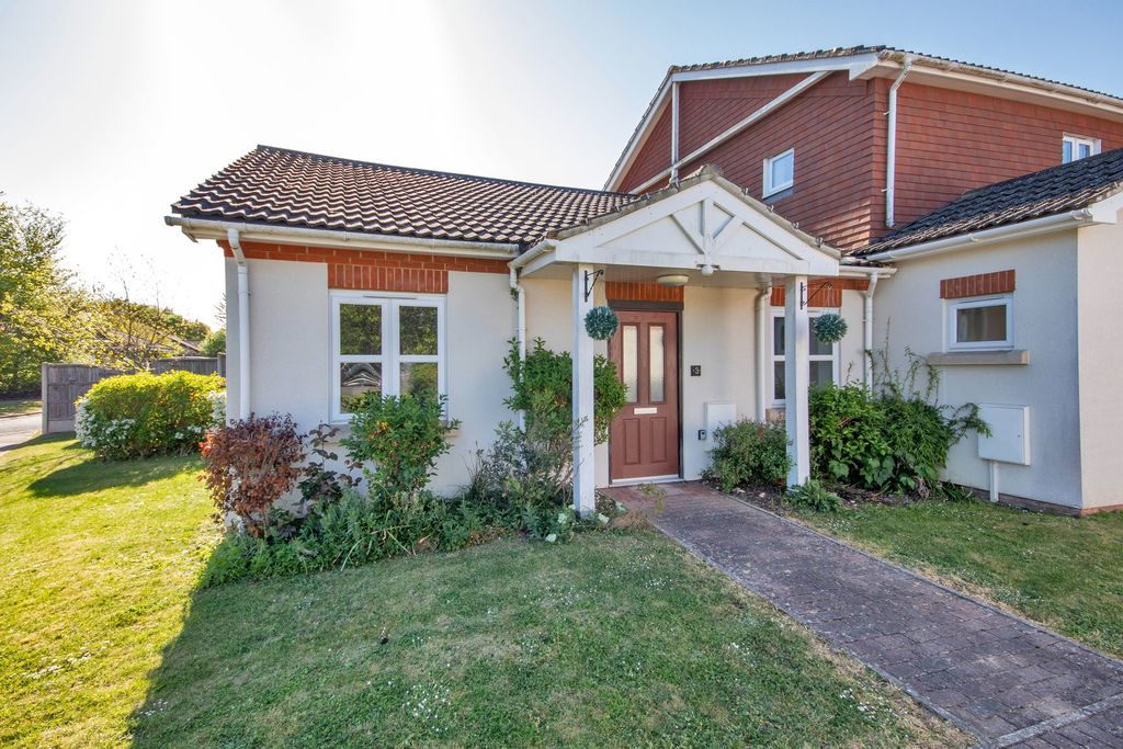 2 bed semi-detached bungalow for saleBrickfield Farm Close, Longfield DA3