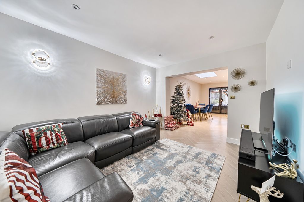 Additional image 5 of 6 bed semi-detached house for saleBriar Crescent, Northolt UB5
