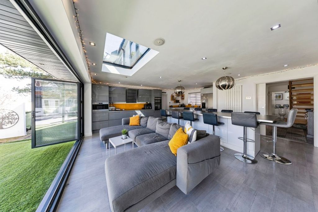 Additional image 7 of 5 bed detached house for saleCastle Meadow Close, Newport Pagnell MK16