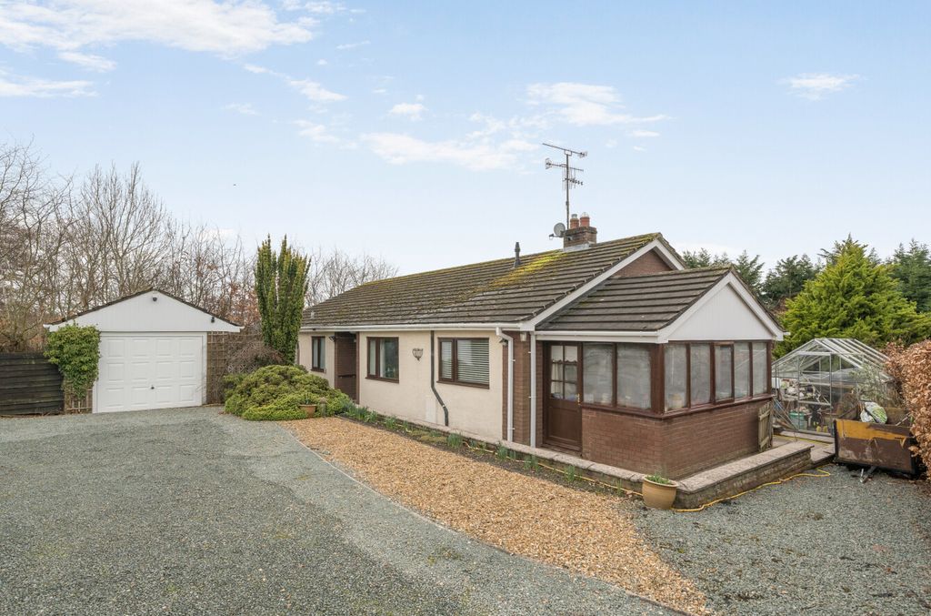 3 bed bungalow for saleForden, Welshpool, Powys SY21