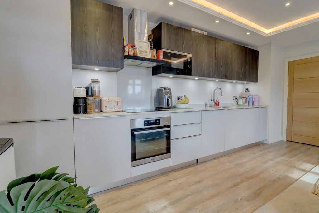 Additional image 3 of 1 bed flat for saleMalthouse Square, Princes Risborough, Buckinghamshire HP27