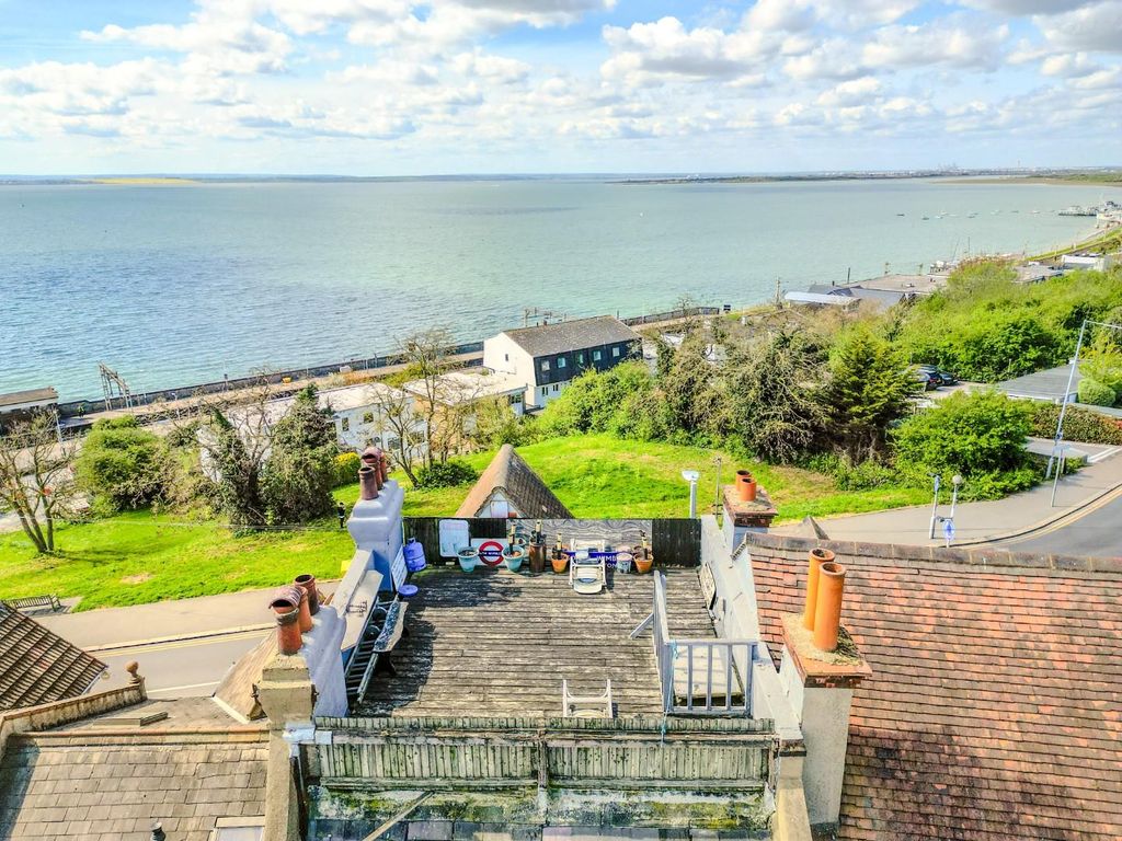 Additional image 2 of 3 bed flat for saleCliff Gardens, Leigh-On-Sea SS9