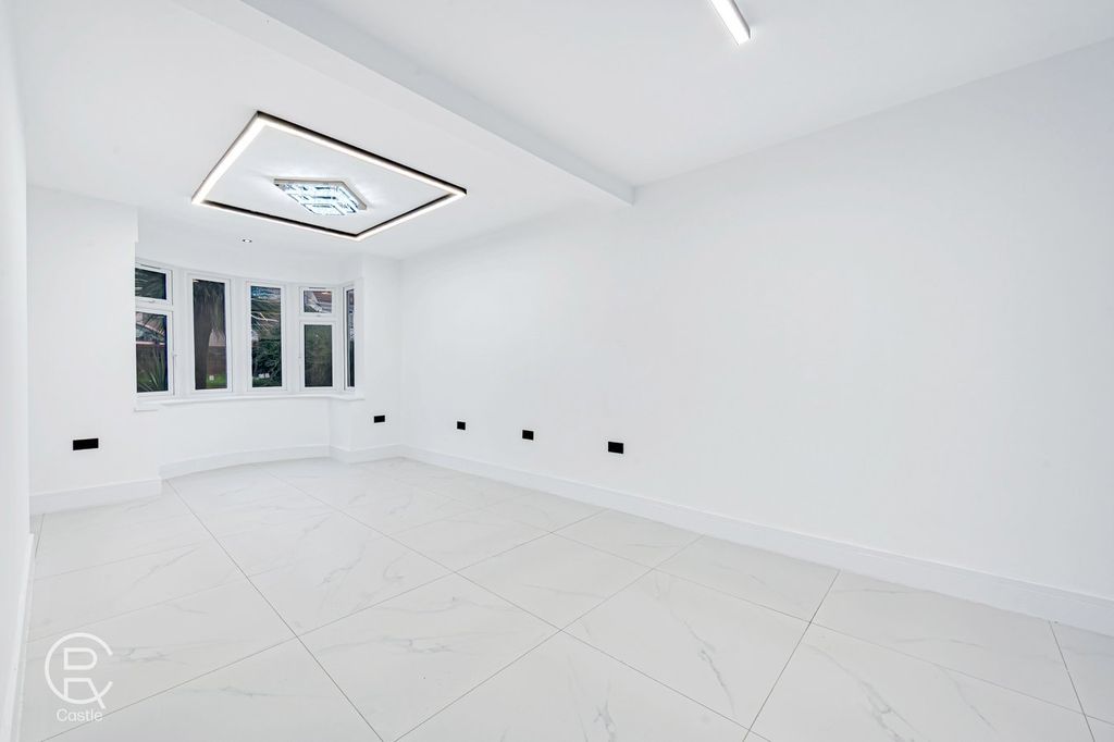 Additional image 4 of 5 bed semi-detached house for saleThe Heights, Northolt UB5