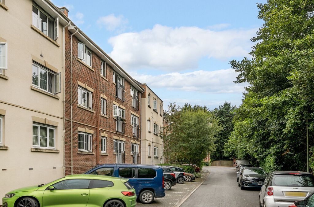 Additional image 3 of 2 bed flat for saleSpiro Close, Pulborough RH20