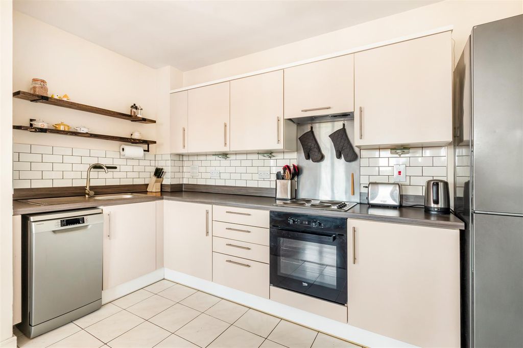 Additional image 3 of 2 bed flat for saleSchoolgate Drive, Morden SM4