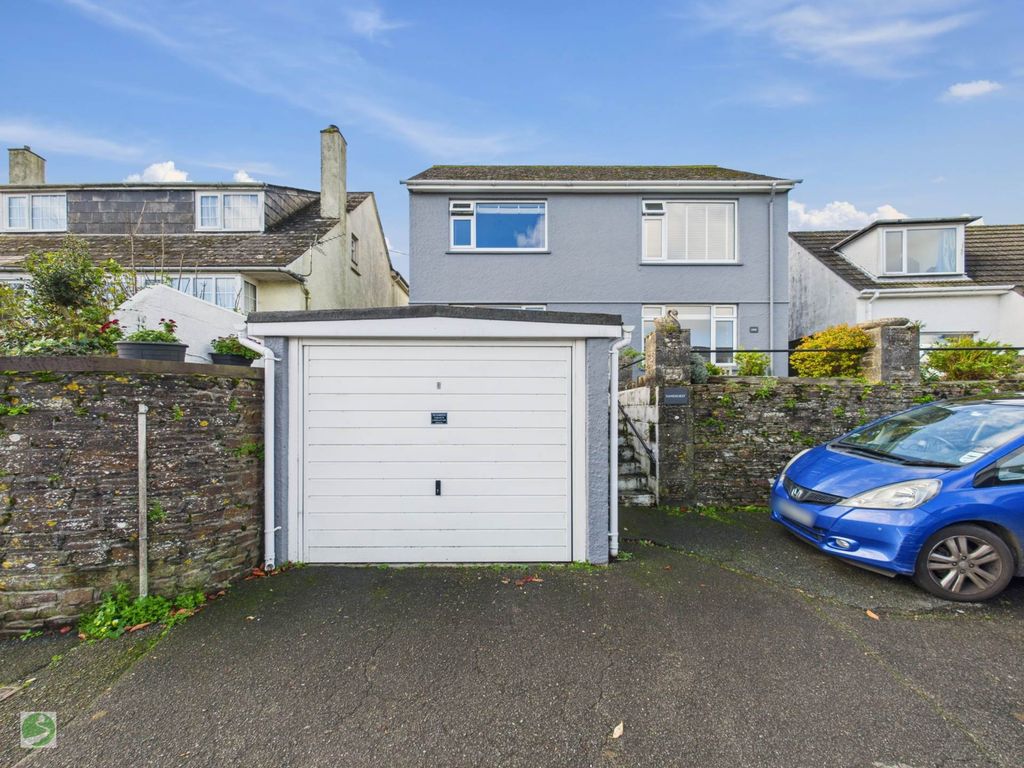 2 bed flat for saleBay View Road, East Looe PL13