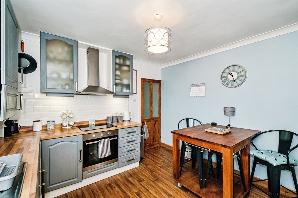 Additional image 7 of 2 bed flat for saleChester Avenue, Lancing BN15