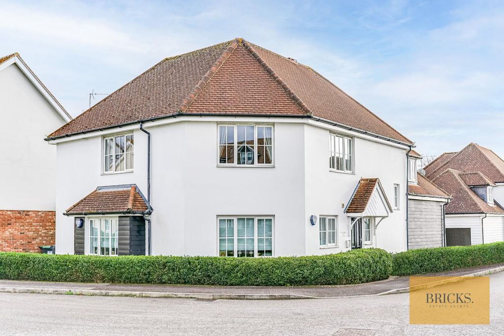 2 bed flat for saleWalter Mead Close, Ongar CM5