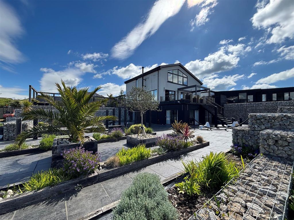 5 bed property for saleChene Road, Peacehaven BN10