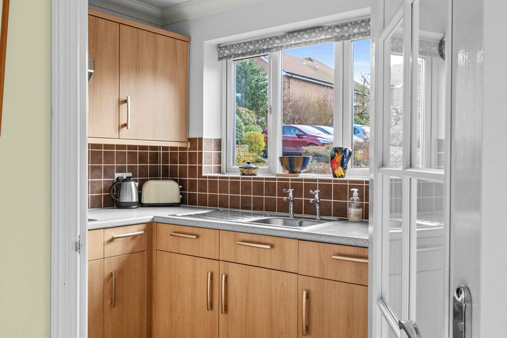 Additional image 5 of 2 bed flat for saleWellington Avenue, Princes Risborough HP27