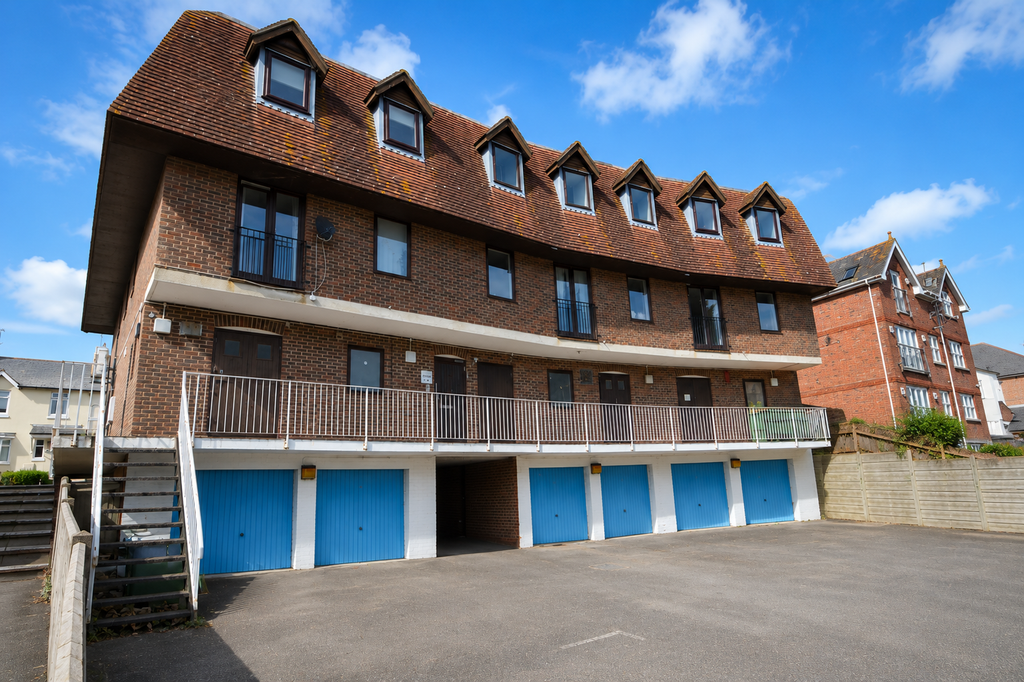 2 bed flat for saleLower Street, Pulborough RH20