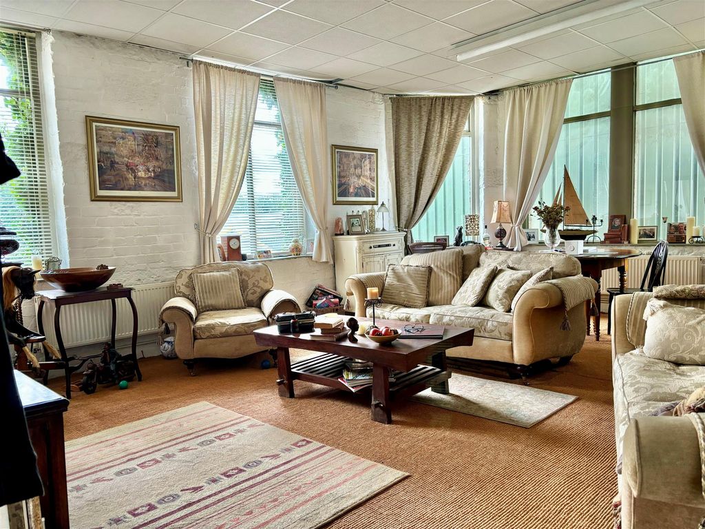 Additional image 10 of 2 bed property for saleHouse WF14, West Yorkshire