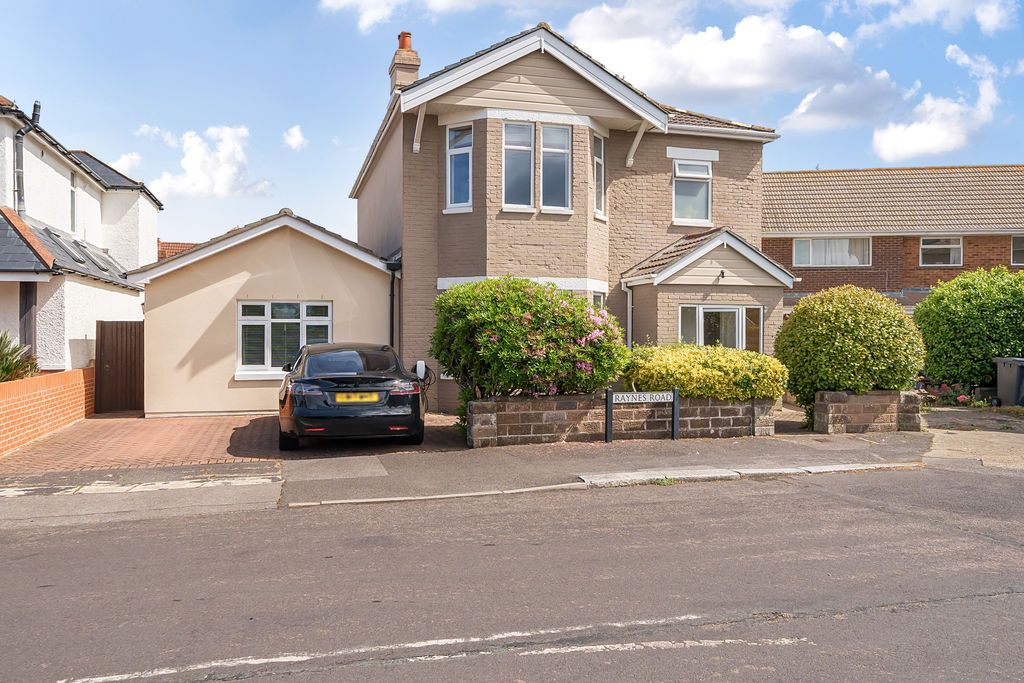 4 bed detached house for saleRaynes Road, Lee-On-The-Solent PO13