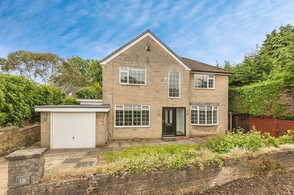 4 bed detached house for saleWoodhall Park Grove, Pudsey LS28