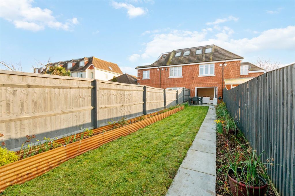 Additional image 3 of 4 bed property for saleFlorence Avenue, Morden SM4